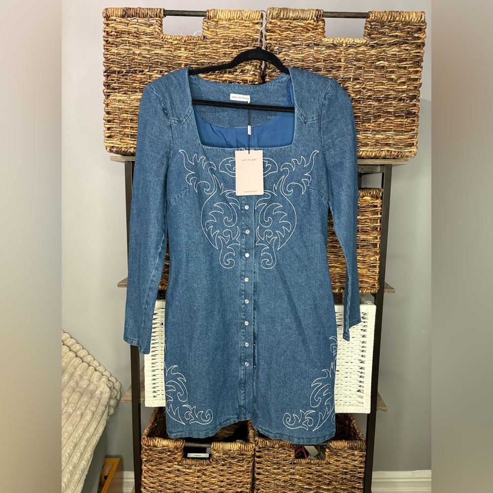 NWT Avec Les Filles western snap up Blue Denim mini Dress Embroidered Design - Picture 2 of 9